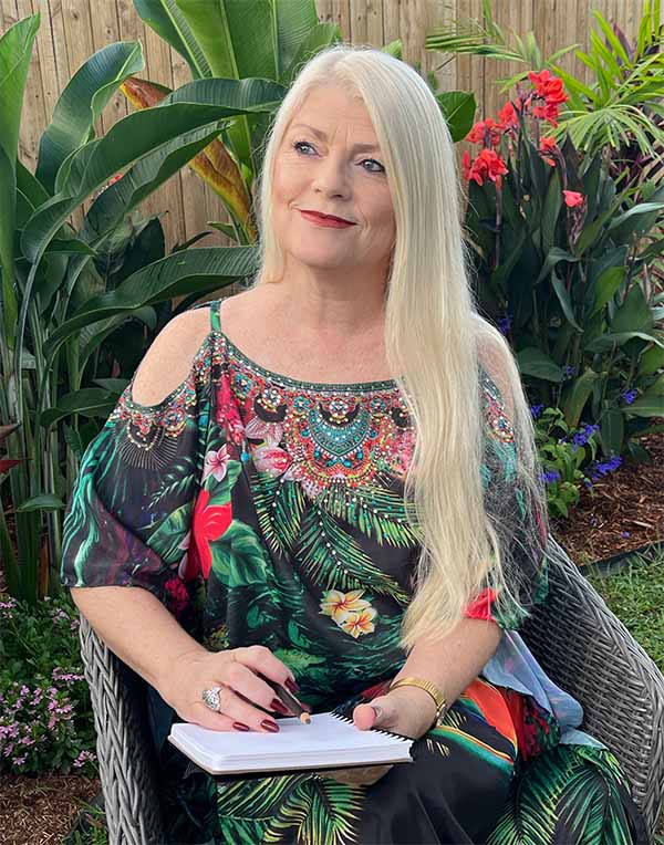 cindy-tropical-garden-frame Artist Cindy Wider in the Garden